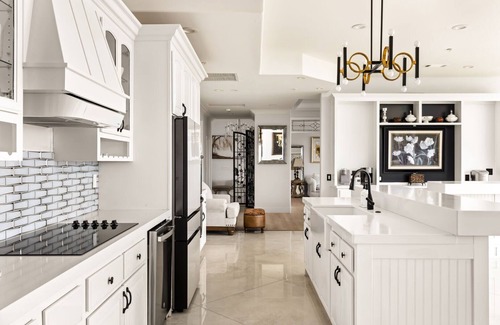 Fallbrook House | Monserate | Wine Country w Infinity Pool + Views