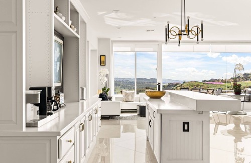 Fallbrook House | Monserate | Wine Country w Infinity Pool + Views