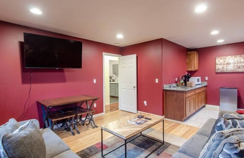 Eastside Apartment | Monster Jam/RV Shows/Dome/Concerts/Comedy/Museums