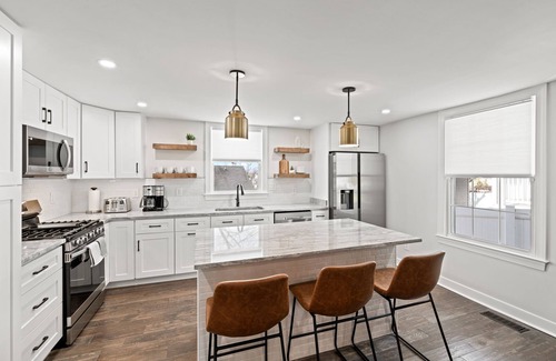 Belmont House | Mont G | 30 + Day Rental | Walk Downtown