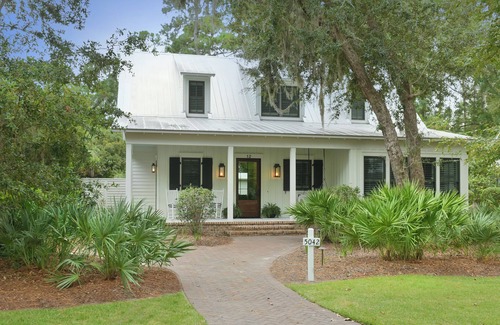 Olde Town House | Montage 4BR, pet friendly with fenced yard, Wilson Village Home 5042