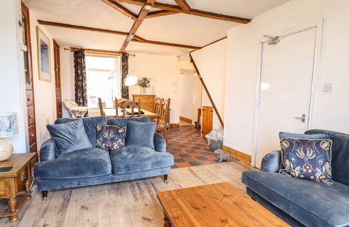 Tanygrisiau Cottage | MONTAGUE HOUSE, pet friendly, with open fire in Blaenau Ffestiniog