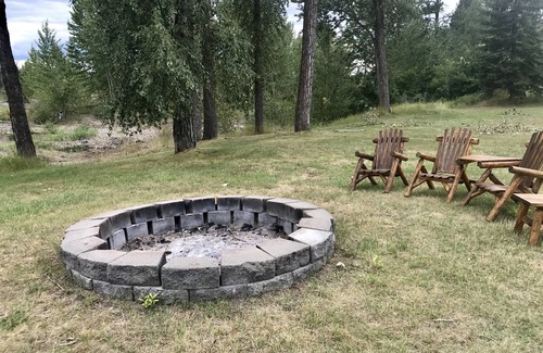 Columbia Falls Apartment | Montana river vacation. Close to downtown Columbia Falls & 20 minutes to GNP.