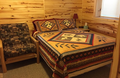 Gardiner Apartment | Montana's Yellowstone Bear Den- Small/Simple Efficiency Apartment