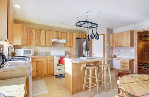 Emigrant House | Montana Vacation Rental: 32 Mi to Yellowstone!