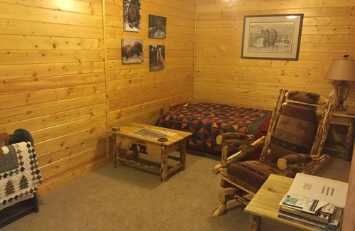 Gardiner Apartment | Montana’s Yellowstone Hideaway-Your Home Away From Home in Yellowstone