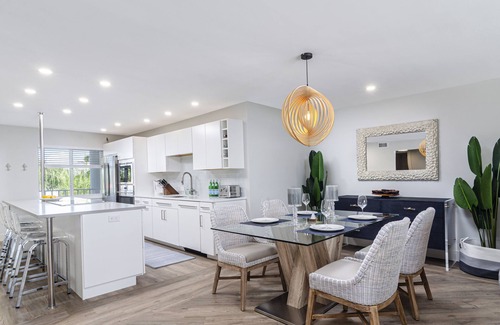 Vanderbilt Beach Condo | MONTE CARLO CLUB - Modern Vanderbilt Beach Condo with Bay Views