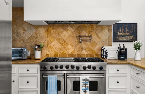 Montecito House | Montecito Beach House w/Hot Tub & Cold Plunge - Walk to Beach and Restaraunts