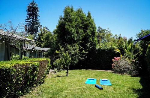 Golden Quadrangle House | Montecito bungalow near beach, hiking, coffee, dining. Stunning mountain view.