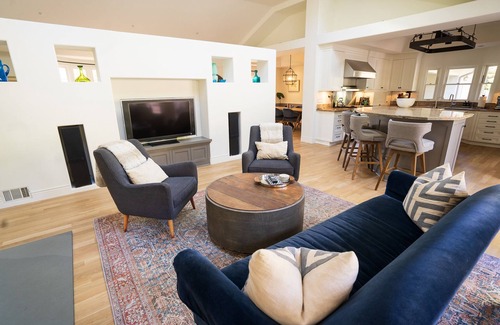 Montecito House | Montecito Estate Perfection! Coast Village Road & Butterfly Beach Adjacent.