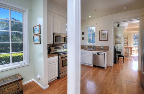 Hedgerow Villa | Montecito Garden Estate - walk to Beach, Hiking Trails, Shops & Restaurants