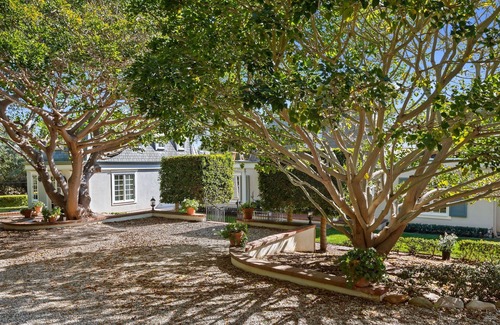 Hedgerow Villa | Montecito Garden Estate - walk to Beach, Hiking Trails, Shops & Restaurants