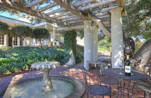 Hedgerow Villa | Montecito Garden Estate - walk to Beach, Hiking Trails, Shops & Restaurants