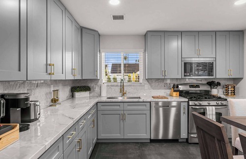 Arcadia Lite House | Montecito Luxe: 3-Villa Retreat w/Pool Courtyard