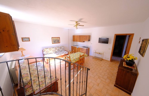 San Gimignano Apartment | Montegonfoli 3 Stunning San Gimignano Apartment with pool, Patio & Scenic Views