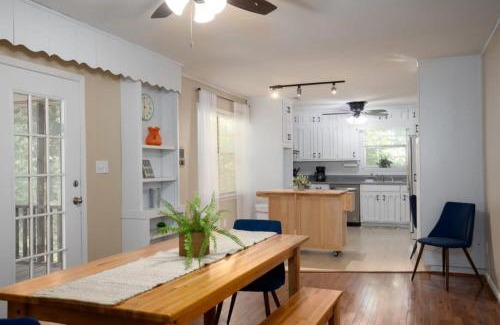 New Castle House | Monterey Drive Maison