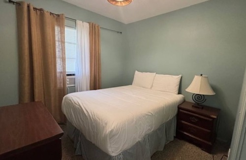 Biltmore Beach Hotel | Monterey Motel - Beach Cottage 7 at Beach Access 8. Large Pool. Newly Remodeled.