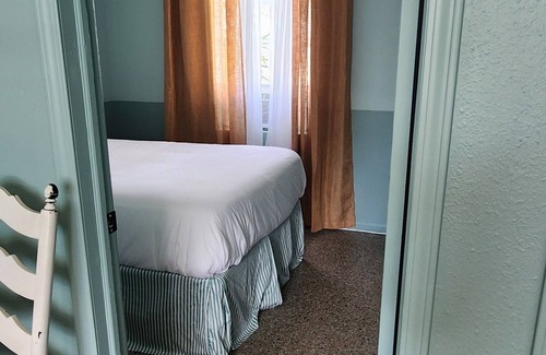 Biltmore Beach Hotel | Monterey Motel - Beach Cottage 7 at Beach Access 8. Large Pool. Newly Remodeled.