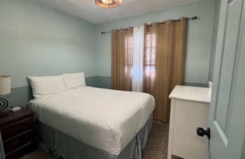Biltmore Beach Hotel | Monterey Motel - Beach Cottage 7 at Beach Access 8. Large Pool. Newly Remodeled.
