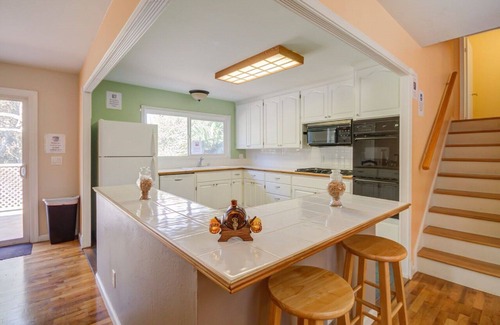 Del Rey Oaks House | Monterey‘s safest neighborhood beach house in the woods
