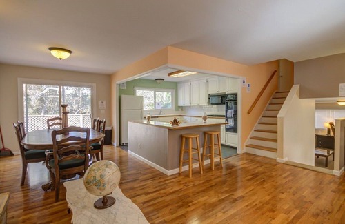 Del Rey Oaks House | Monterey‘s safest neighborhood beach house in the woods