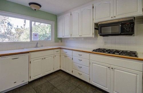 Del Rey Oaks House | Monterey‘s safest neighborhood beach house in the woods