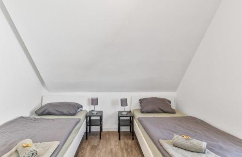 Oberboihingen Apartment | Monteur Apartments Oberboihingen near Stuttgart, Nürtingen, Autobahn A8, Parking,Wifi,Smart,Smart TV