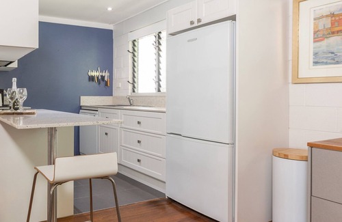 Elizabeth Beach House | Montezuma - flat walk to Elizabeth Beach + Air Con