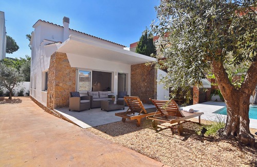 Torroella de Montgri Villa | Montgo 2: Modern villa with private pool