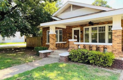 Clarksville House | Montgomery House in Clarksville, AR