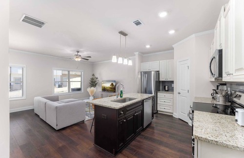 Lilburn House | Month2Month｜Lush Yard｜Garage Access｜Pet-Friendly｜Spacious 3B｜Flex-Lease #42000