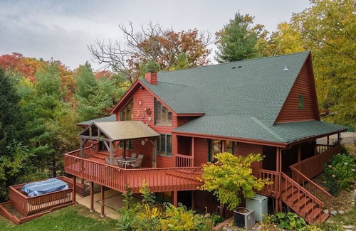 Antioch House | Monthly and Seasonal Large Petite Lake 4/4 Lakehouse Retreat with Hot Tub