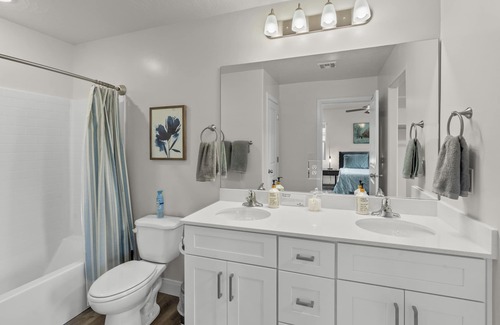 Ivins House | Monthly Azalea Escape|Community pool and hot tub, grill, Smart Tvs