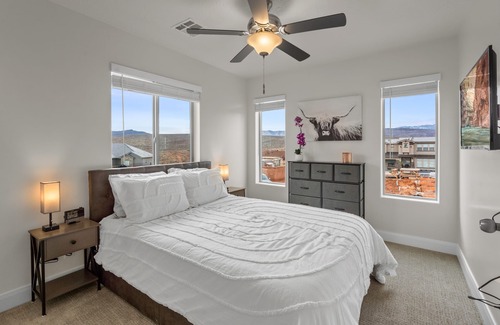 Ivins House | Monthly Azalea Escape|Community pool and hot tub, grill, Smart Tvs