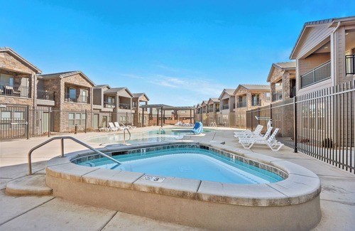 Ivins House | Monthly Azalea Escape|Community pool and hot tub, grill, Smart Tvs