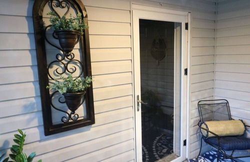 Oak Hill House | Monthly +Charming 2-bedroom/1-bath house on Westside Jax/OP