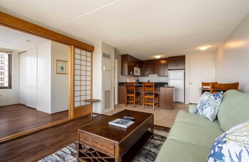 Waikiki Condo | Monthly- Chateau Waikiki 3513 2 Bedroom Ocean/ Diamond Head