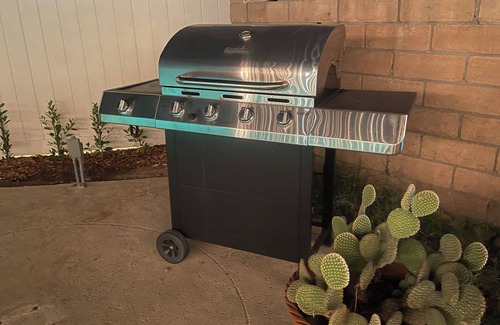 Granada Hills South House | Monthly - Cozy Private Master Room w Pool Access in Granada Hills