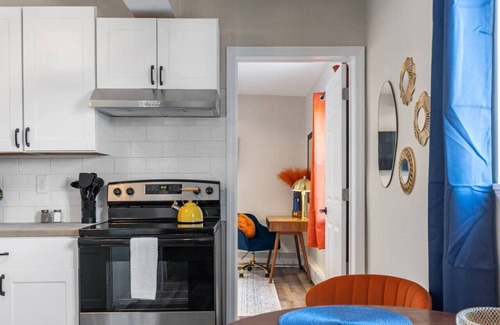 Green Bay Apartment | Monthly Deal! Pets Welcome|Garage Included