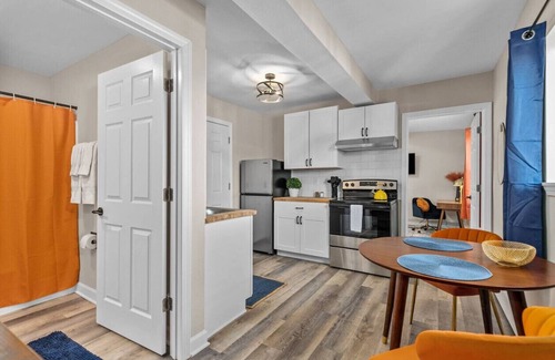 Green Bay Apartment | Monthly Deal! Pets Welcome|Garage Included