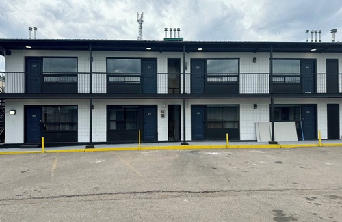 Northeast Edmonton Apartment | Monthly Disc | Fast Wi-Fi -11