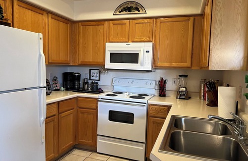 Greenway Palms Condo | MONTHLY Fully Turn-Key luxury Retreat w/Heated pool, Gated, 5-star Location 55