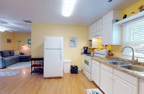 Kure Beach House | Monthly Off Season Rates! Adorable Beach Cottage,1 Block from KB Pier, Dog Friendly, Fenced