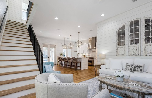 Greenway Park House | Monthly Rates for winter Farmhouse Rich in Amenities! Bikes, Pool near Beach