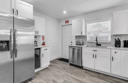 Driftwood House | Monthly Rental Modern 5BR Home, Private Pool