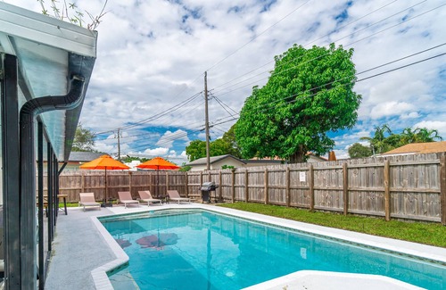 Driftwood House | Monthly Rental Modern 5BR Home, Private Pool