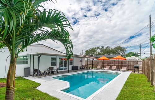 Driftwood House | Monthly Rental Modern 5BR Home, Private Pool