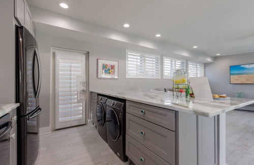 Lauderdale-by-the-Sea House | MONTHLY SPECIALS! ! WALK TO BEACH ! POOL