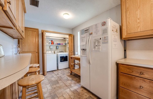 Lakeside House | Monthly Stay Available |Family Friendly |Old Florida Style Home |Pet Friendly |Fenced Yard |FirePit