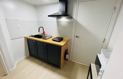 Toronto House | Monthly Stay ~ Slam Dunk Themed Room w/Pool Access